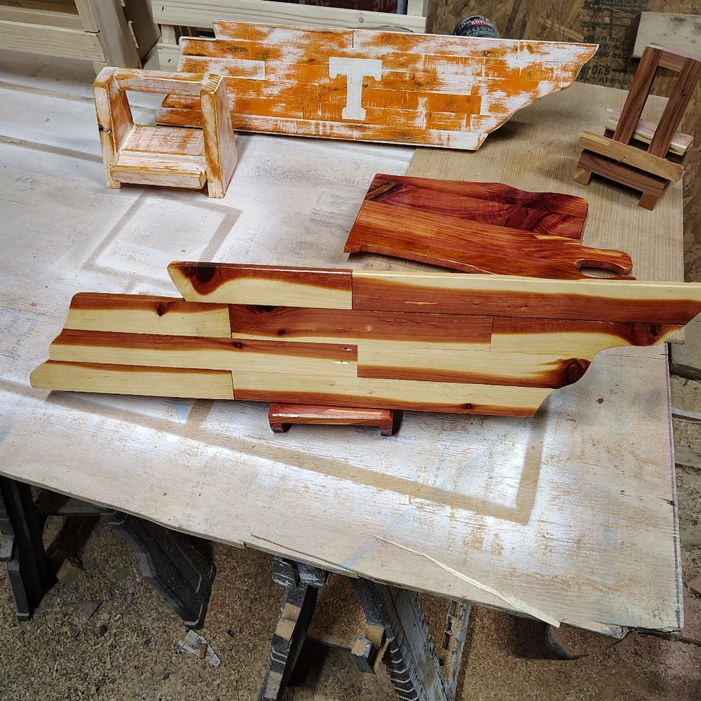 Reclaimed cedar Tennessee sign w/stand